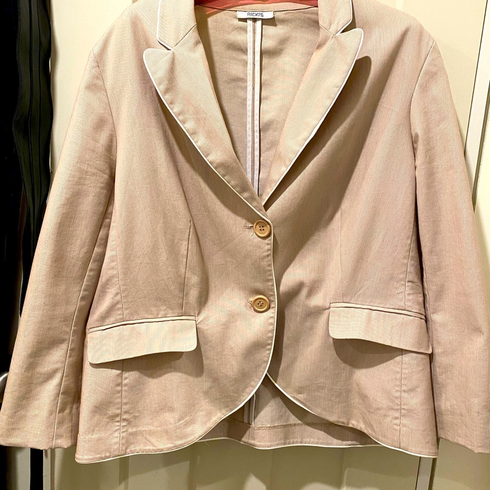 Ricki’s cotton ( made to look like seer-sucker) double button blazer. Size L